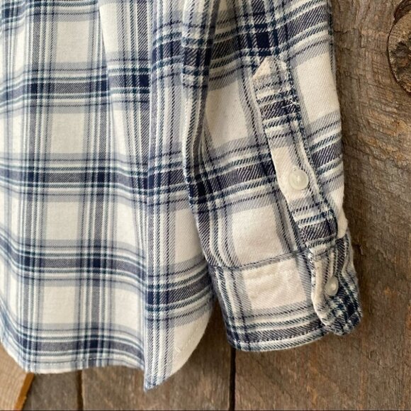 American Eagle  Outfitters plaid button down shirt, long sleeves, high-low hem - Picture 7 of 10